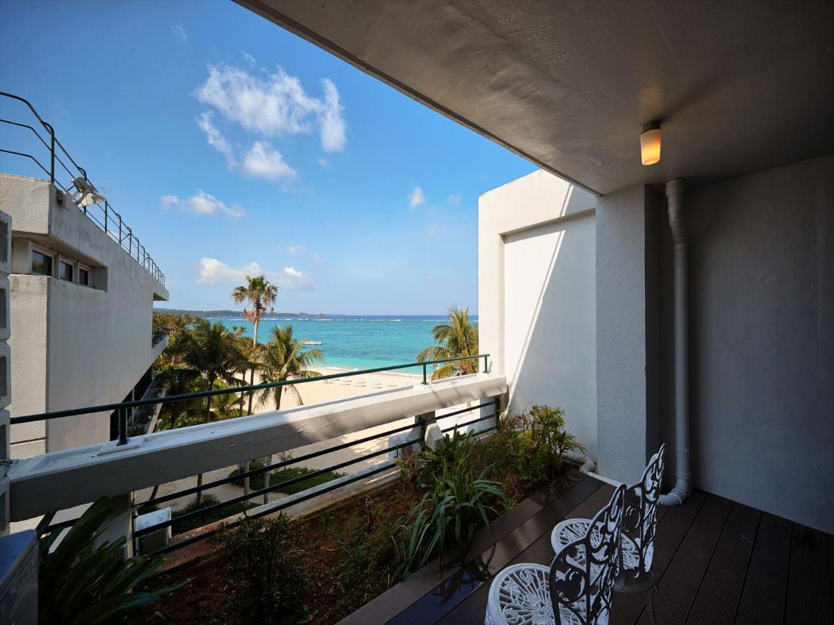 Palace In Moon Beach Onna Exterior photo